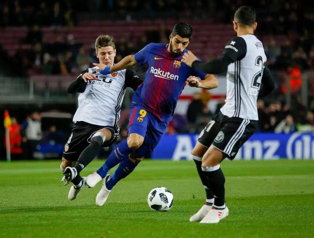 西甲比赛现场,专家分析战术布局中空间利用的关键点的简单介绍 西甲比赛现场,专家分析战术布局中空间利用的关键点的简单介绍