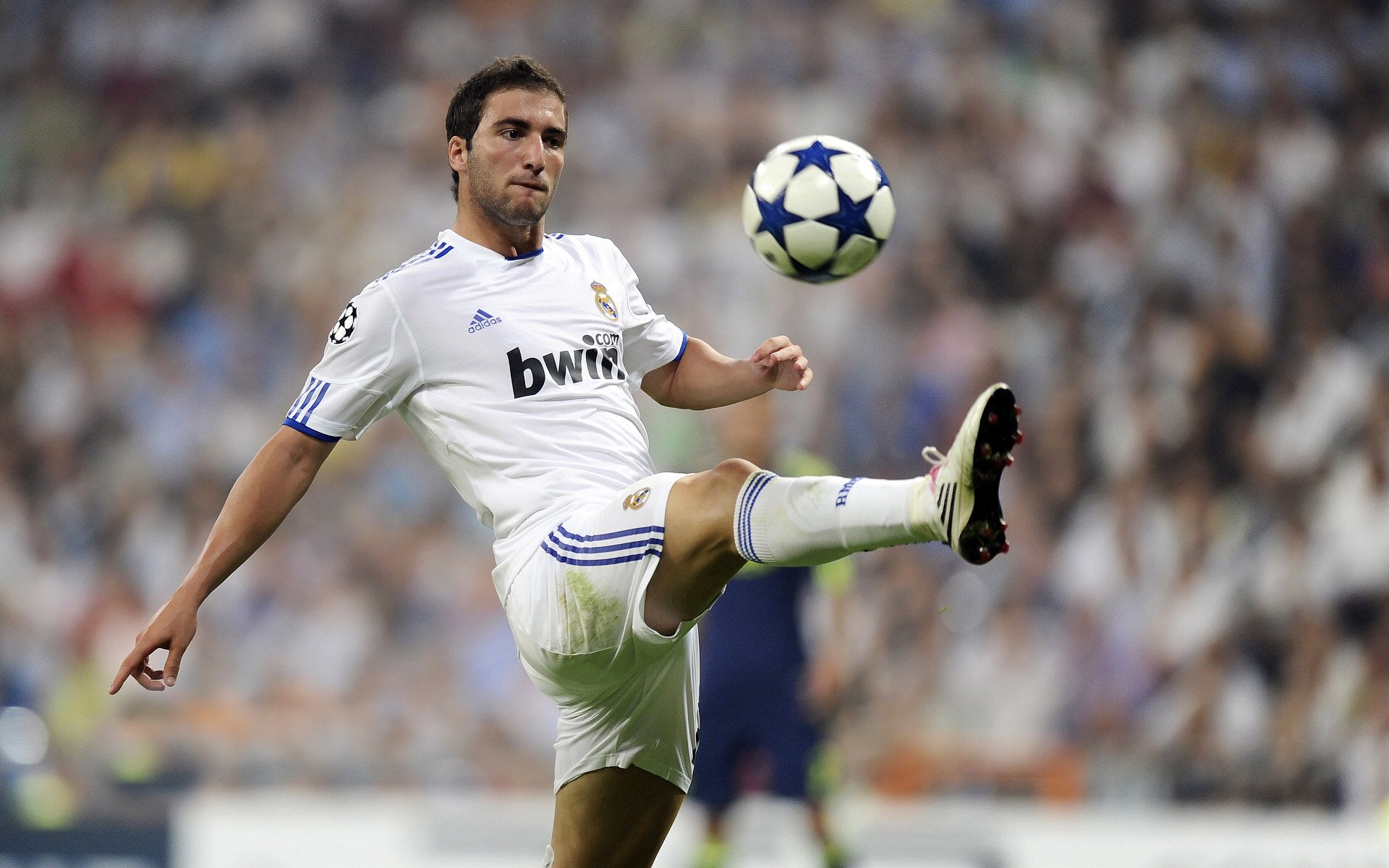 线上社区:车迷互动讨论火热展开,车迷频道宣传片