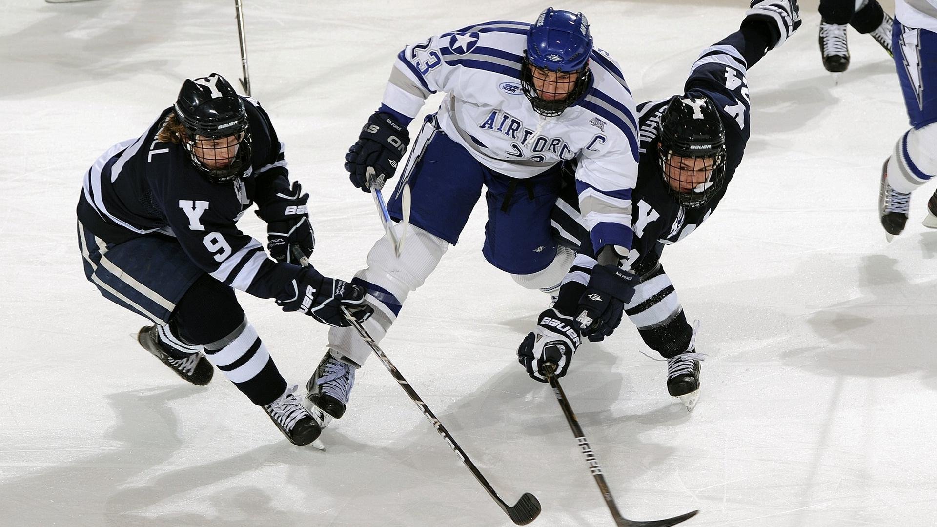 德国男子皮划艇选手诺亚·赫格获得铜牌,德国皮划艇运动员